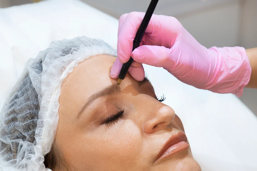 Eyebrow shaping and beautification in Patna salon